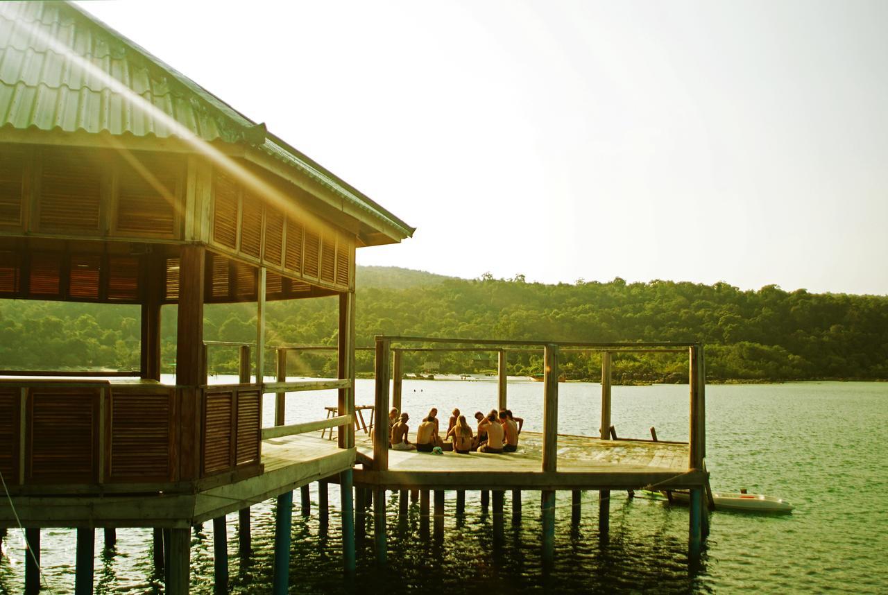 Mad Monkey Koh Rong Samloem Hostel Koh Rong Sanloem Exterior photo