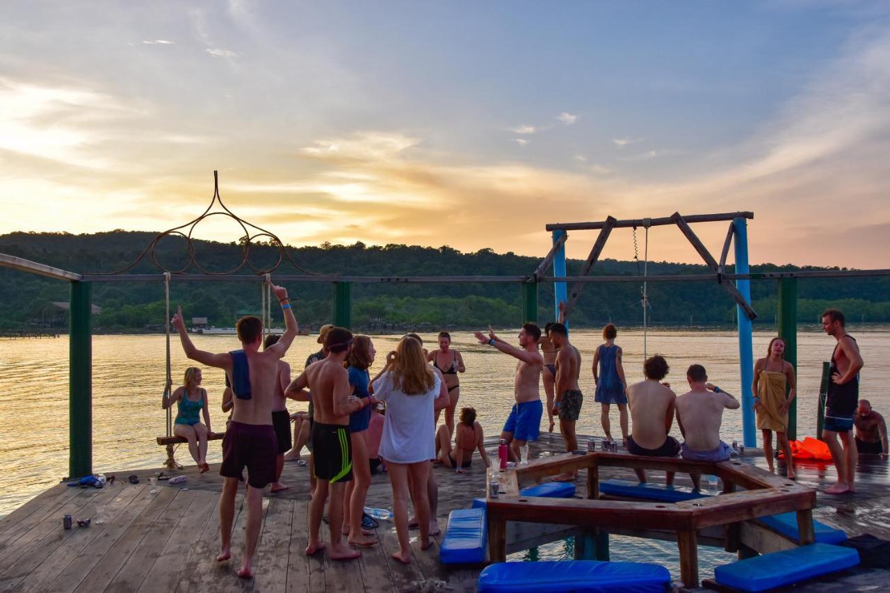 Mad Monkey Koh Rong Samloem Hostel Koh Rong Sanloem Exterior photo
