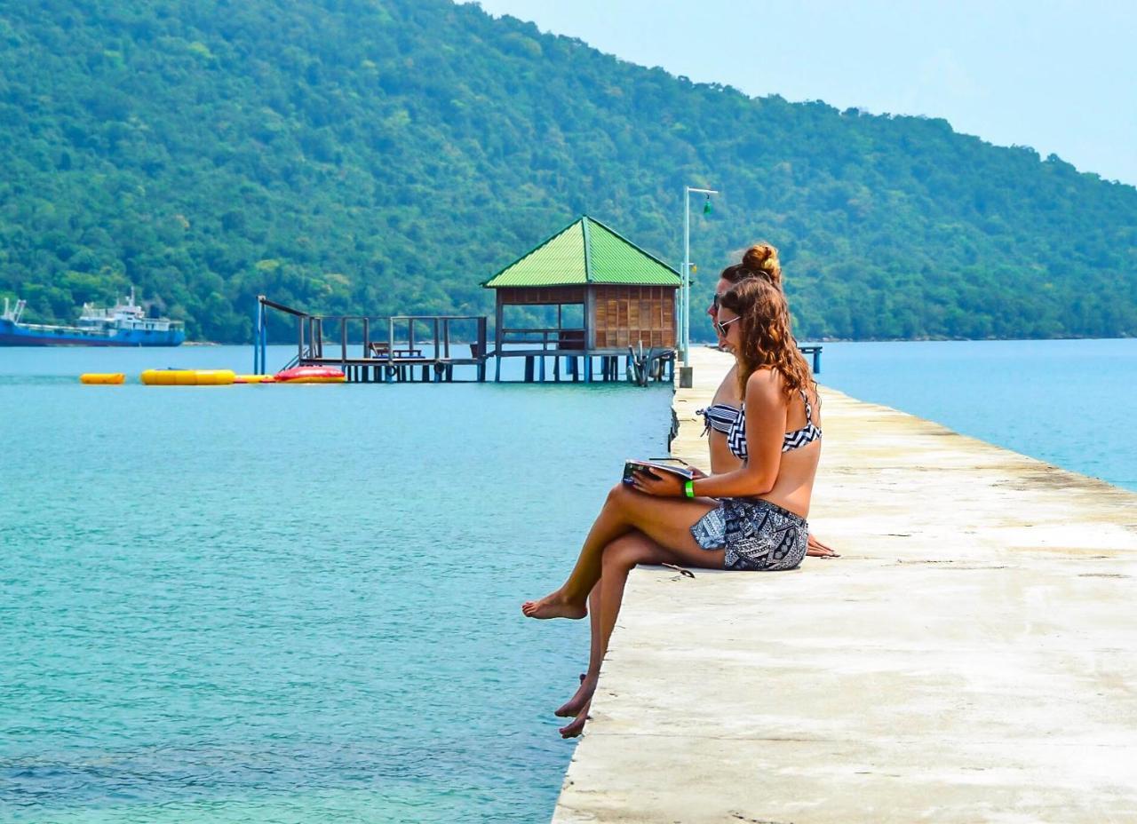 Mad Monkey Koh Rong Samloem Hostel Koh Rong Sanloem Exterior photo